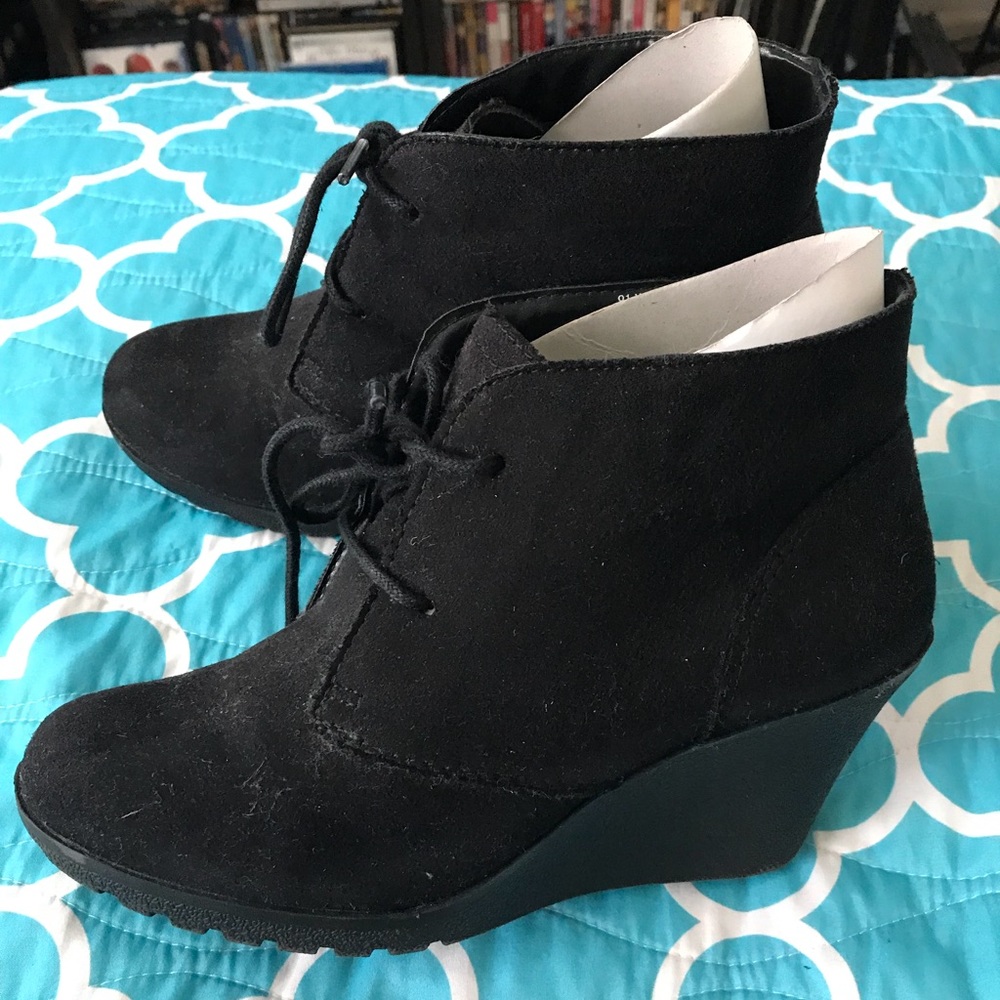 Black Ankle Boots (MAKE OFFERS!!)